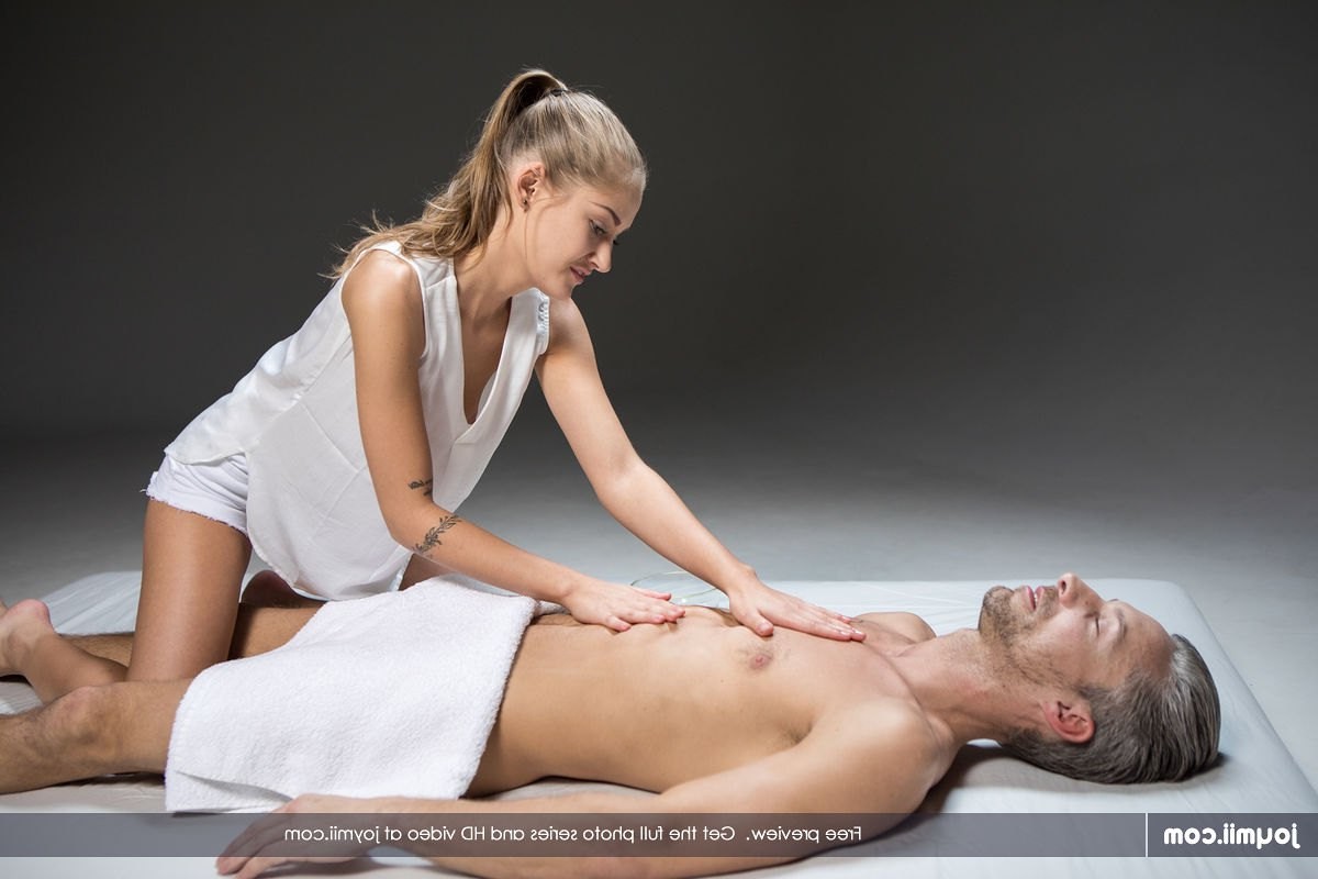 Valentina con sus duras y muy frecuentemente nalgas desnudas